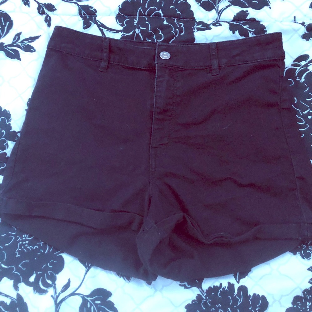 BLACK SHORTS